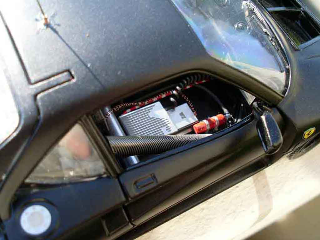Ferrari F40 LM zwart 1/18 Polistil