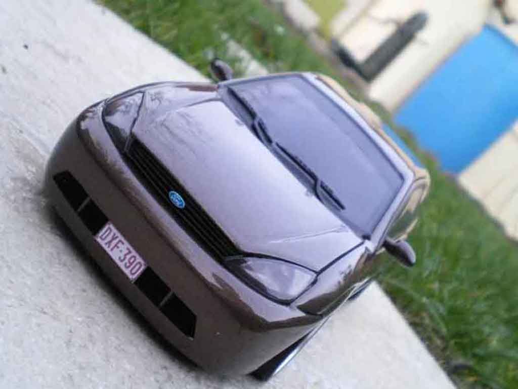 Ford Focus RS 1/18 Motormax RS bruin jantes 18 pouces modelauto