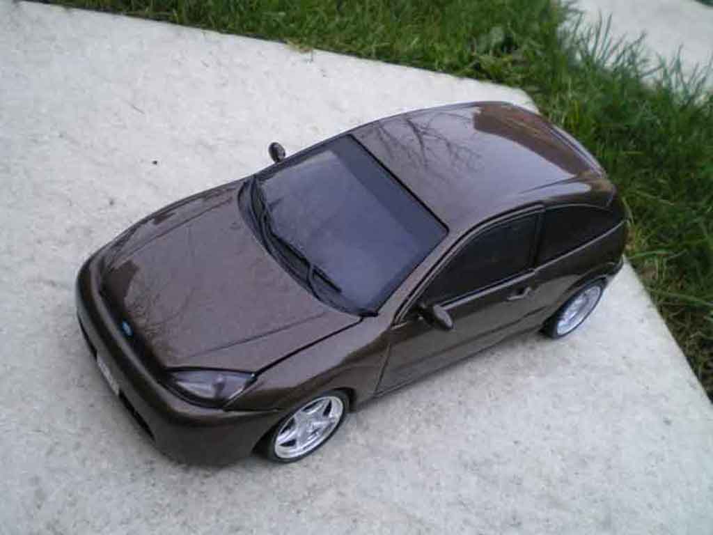 Ford Focus RS bruin jantes 18 pouces 1/18 Motormax