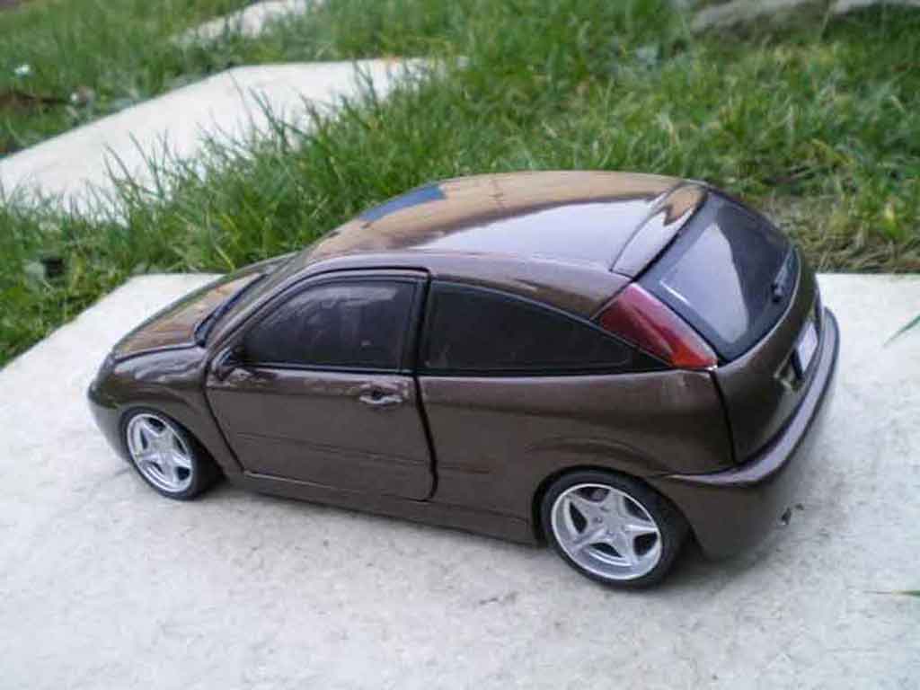 Ford Focus RS bruin jantes 18 pouces 1/18 Motormax