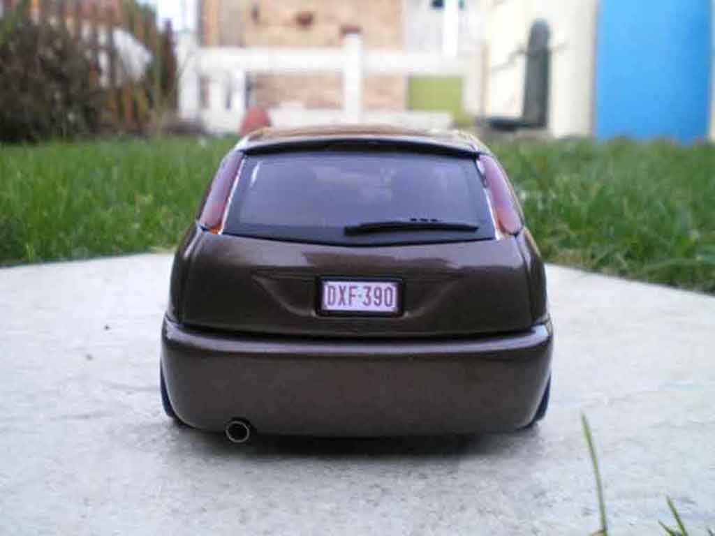 Ford Focus RS bruin jantes 18 pouces 1/18 Motormax