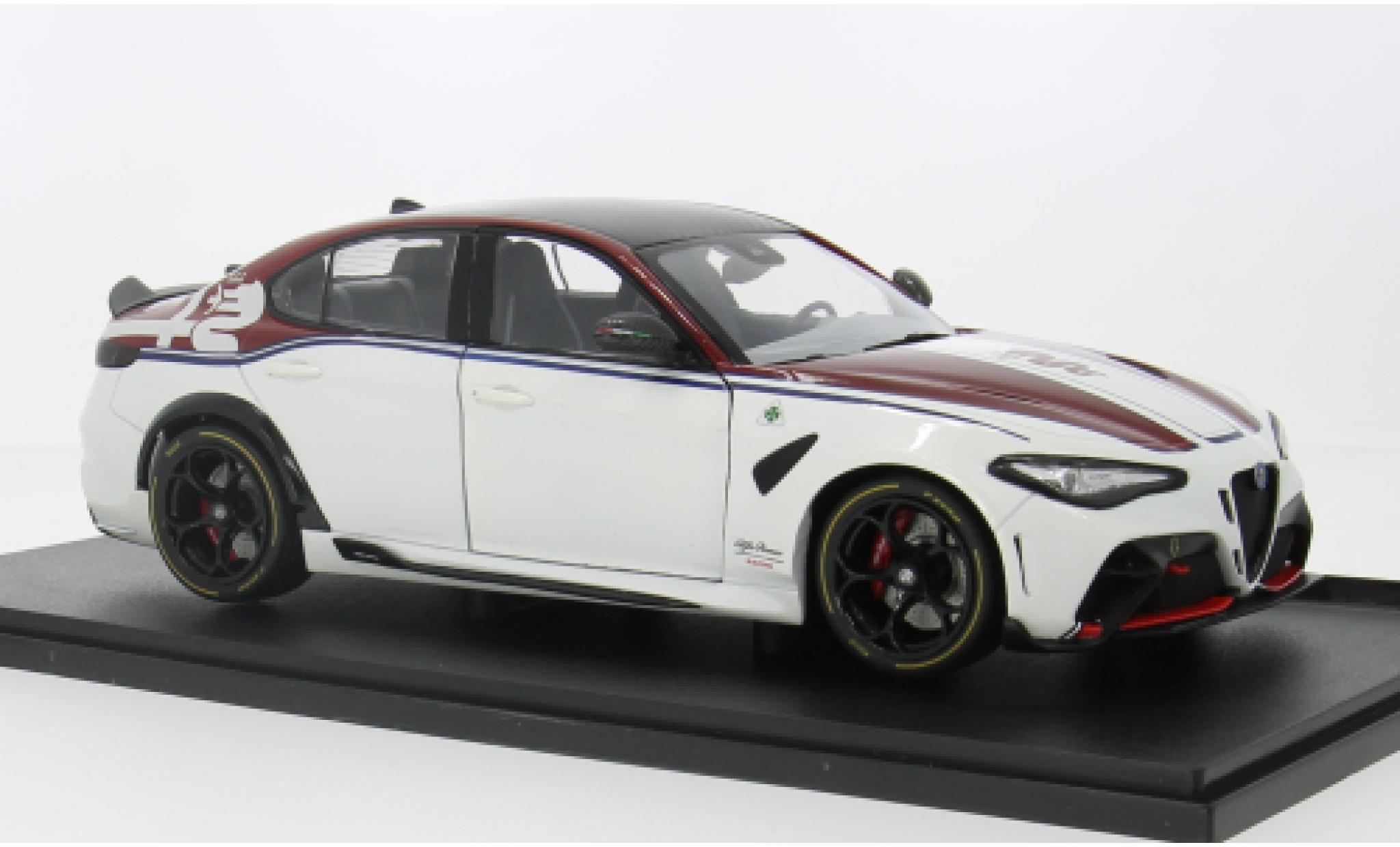 Alfa Romeo Giulia 1/18 Solido GTAM wit/rood 1:18 modelauto