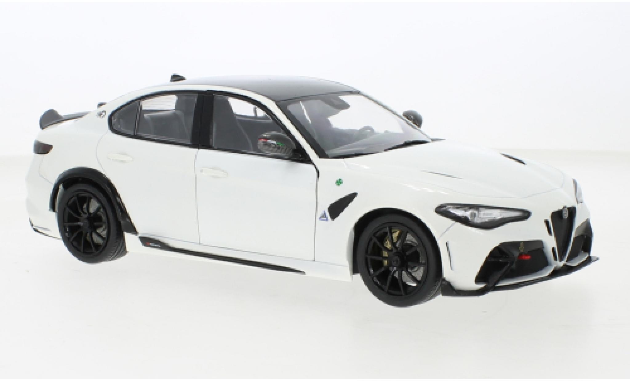 Alfa Romeo Giulia 1/18 Solido GTA wit 2022 modelauto