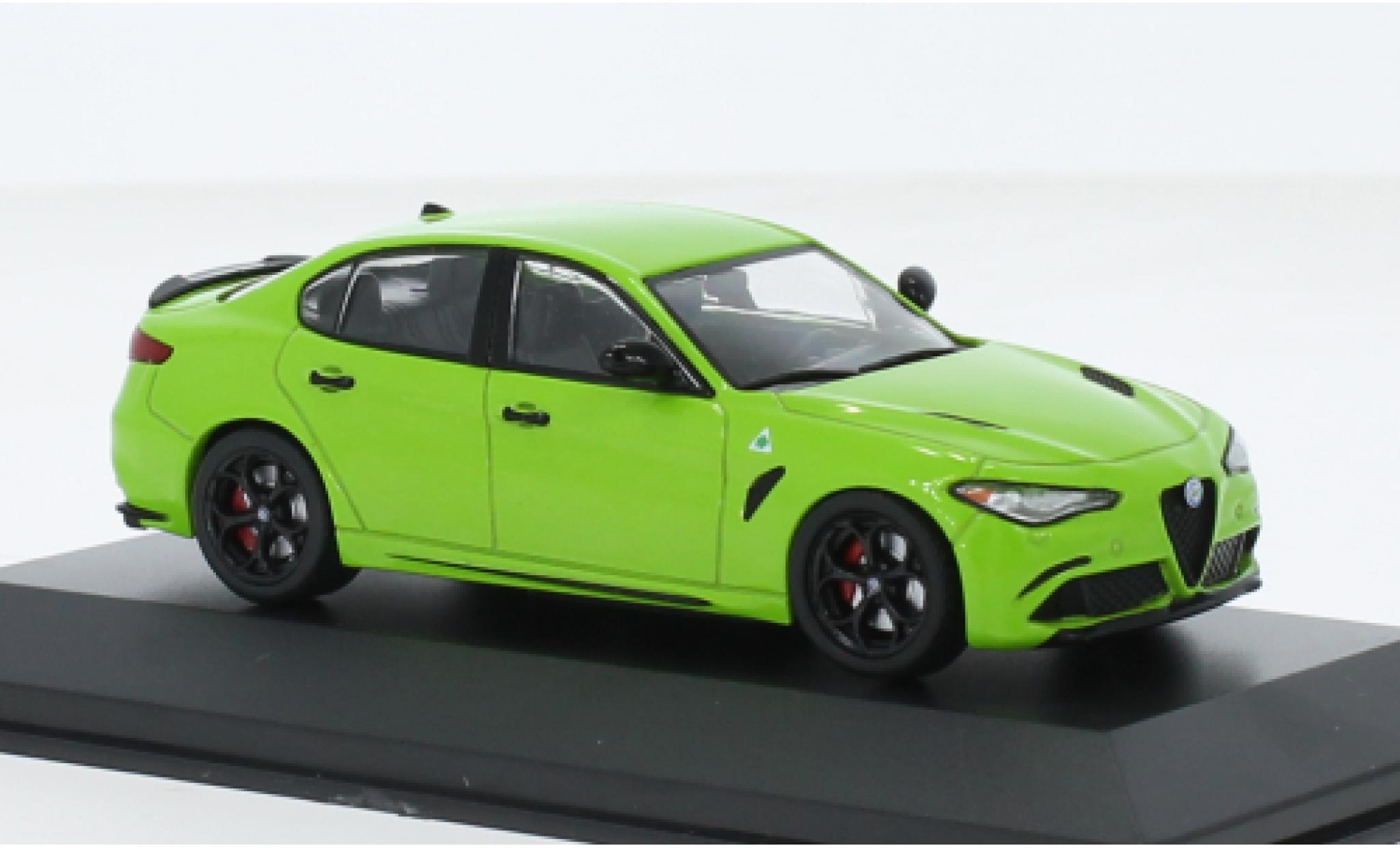 Alfa Romeo Giulia 1/43 Solido Quadrifoglio metallic la chaux modelauto