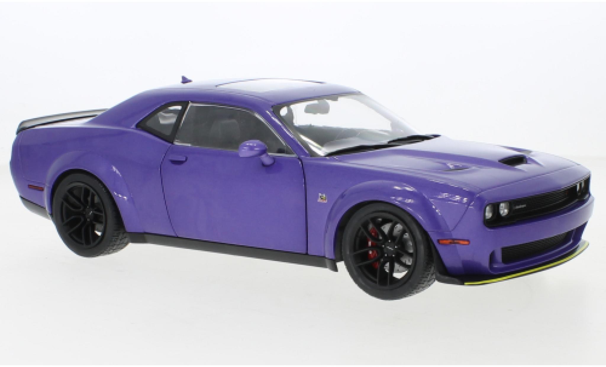 Dodge Challenger 1/18 Solido R/T Scat Pack Widebody metallic paarsee 2020 modelauto