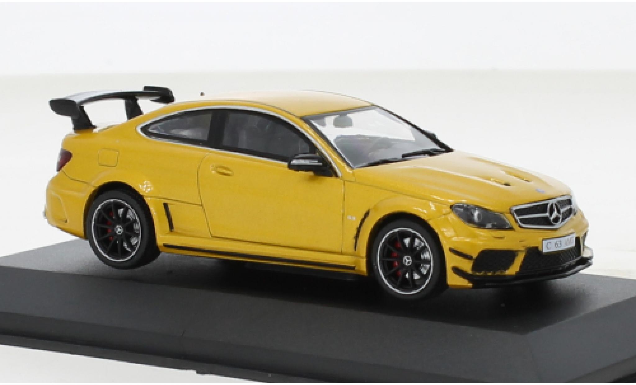 Mercedes Classe C 1/43 Solido AMG C63 Black Series metallic geel 2012 modelauto