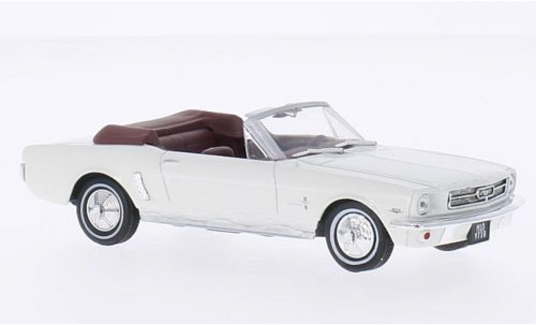 Ford Mustang 1/43 SpecialC Cabriolet wit James Bond 007 Goldfinger ohne Vitrine modelauto