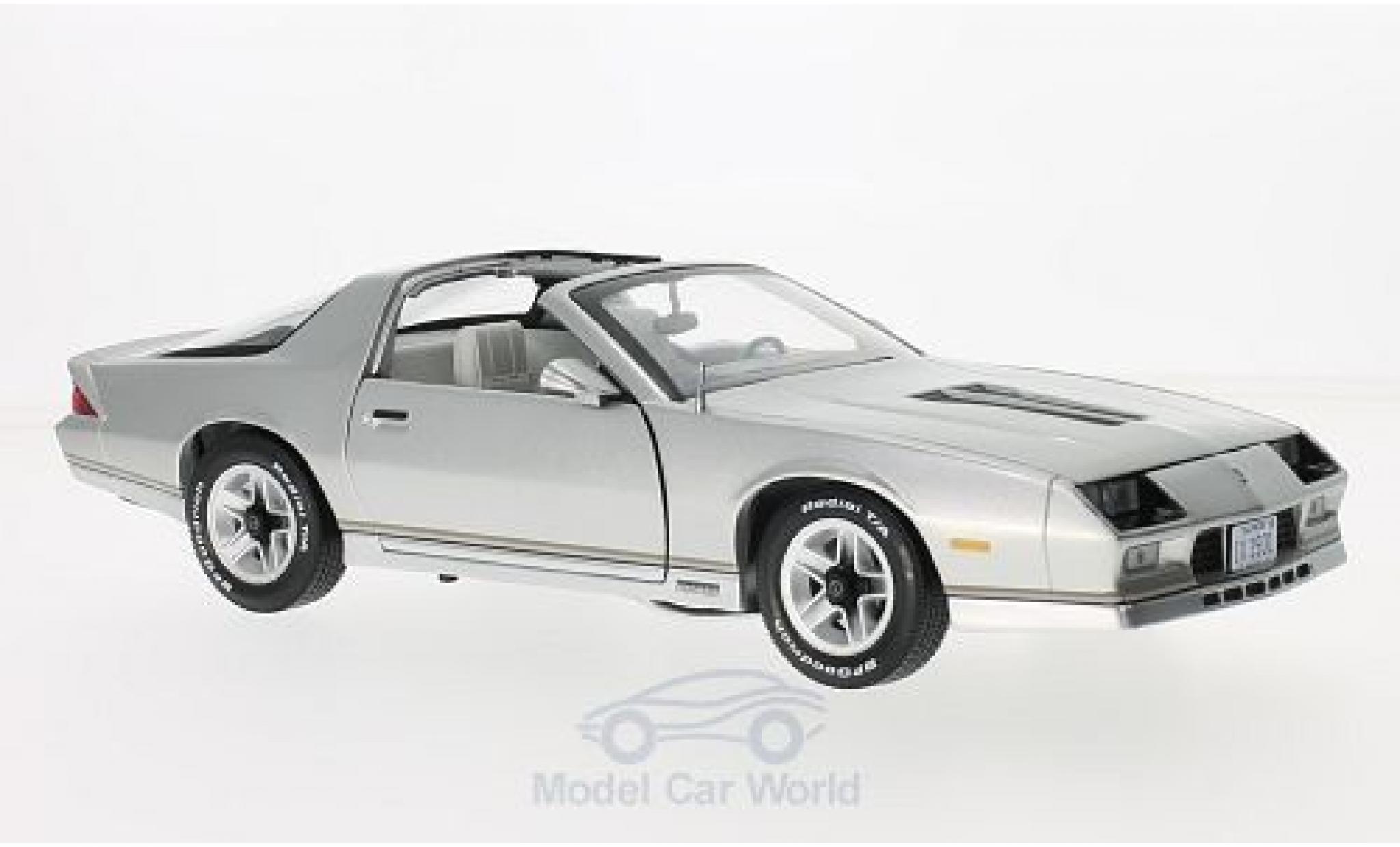 Chevrolet Camaro 1/18 Sun Star grijs 1982 modelauto