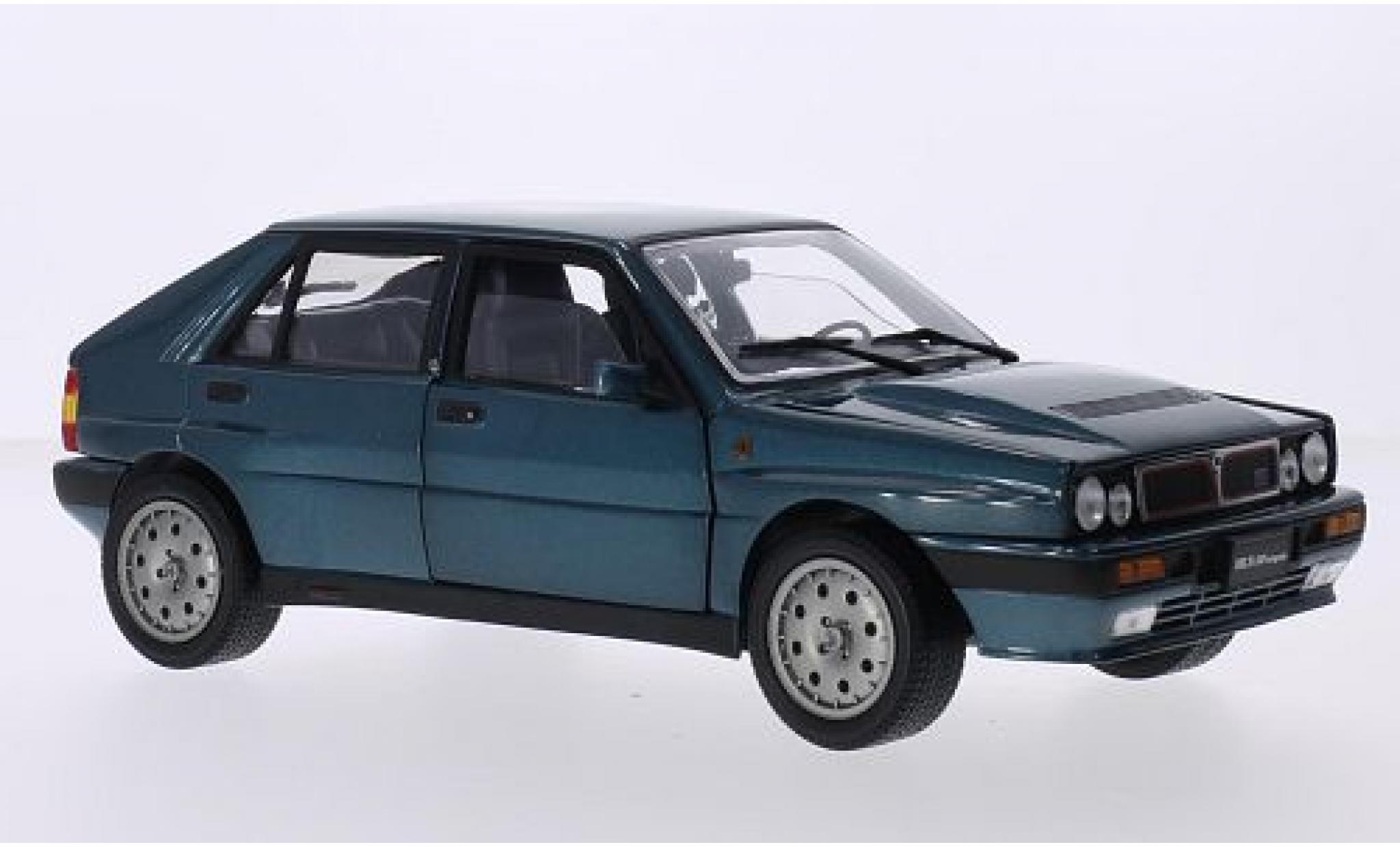 Lancia Delta 1/18 Sun Star HF Integrale 16V metallic blauw 1989 modelauto