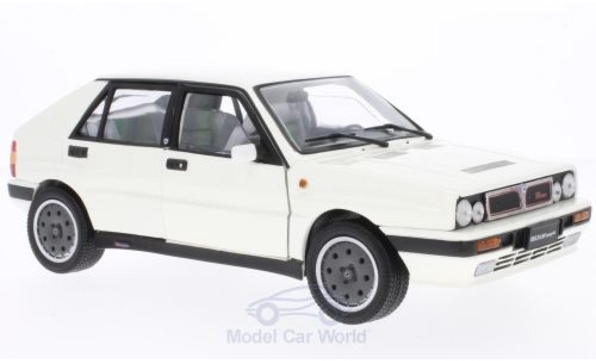 Lancia Delta HF Integrale 1/18 Sun Star HF Integrale 8V wit 1989 modelauto