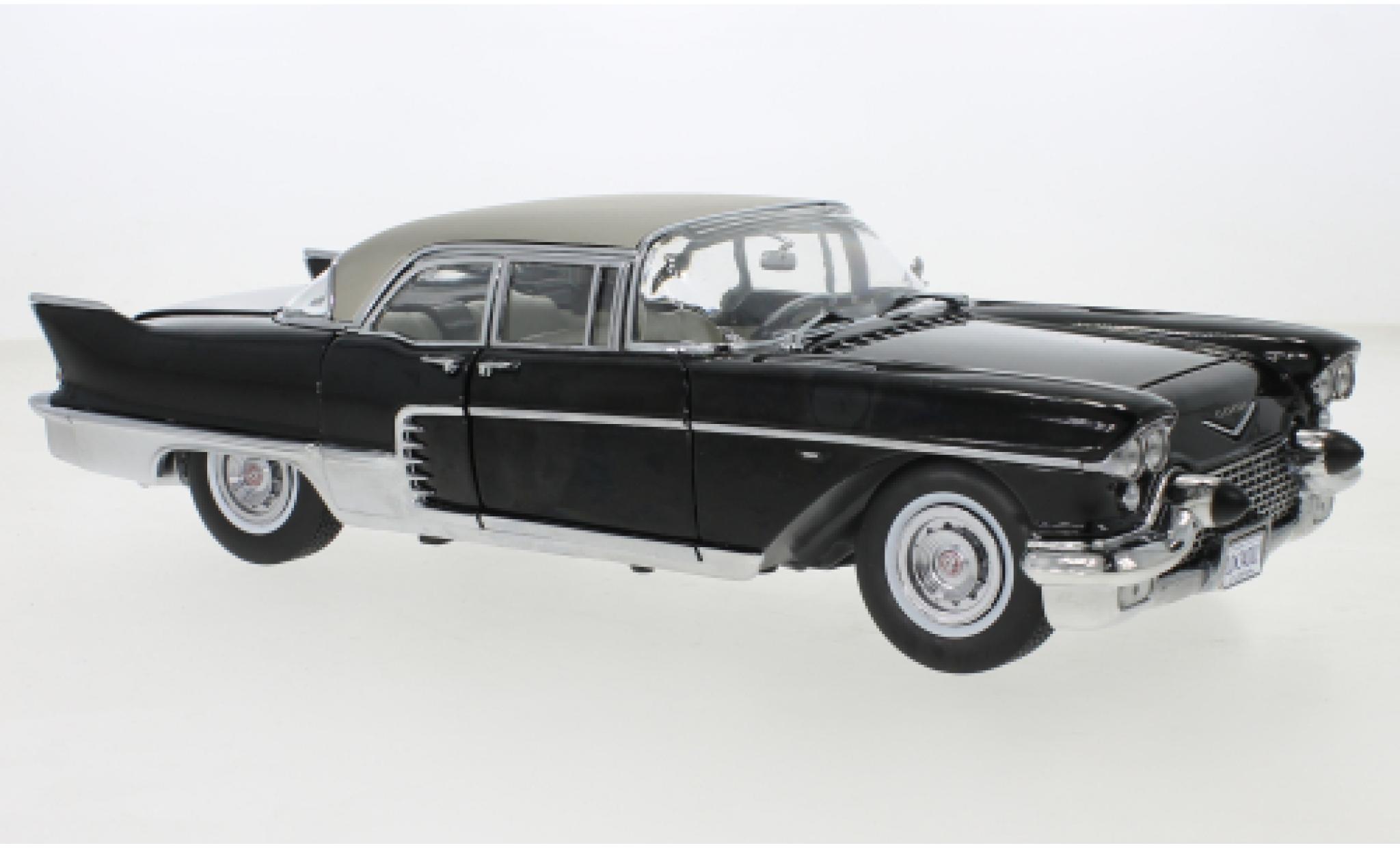 Cadillac Brougham 1/18 Sun Star zwart 1957 modelauto