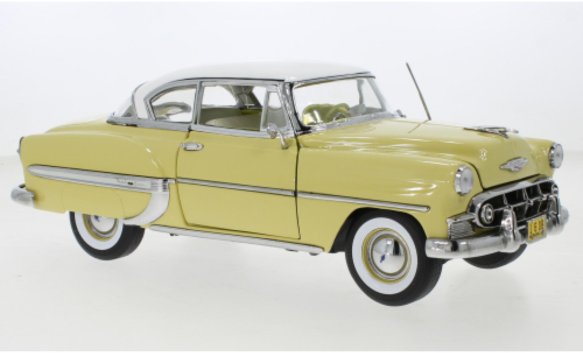 Chevrolet Bel Air 1/18 Sun Star Hardtop Coupe geel/wit 1953 modelauto