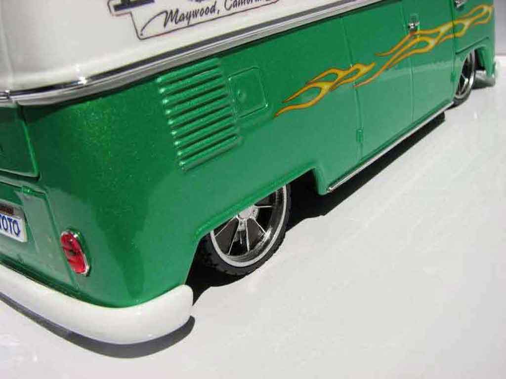 Volkswagen Combi Base tribute to ed roth combi rat fink revell 1/18 Welly