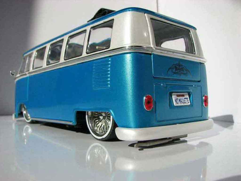 Volkswagen Combi 1/18 Welly low rider modelauto