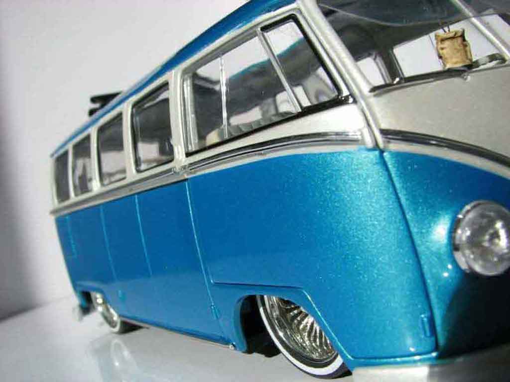 Volkswagen Combi Base low rider 1/18 Welly
