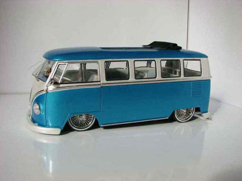 Volkswagen Combi Base low rider 1/18 Welly