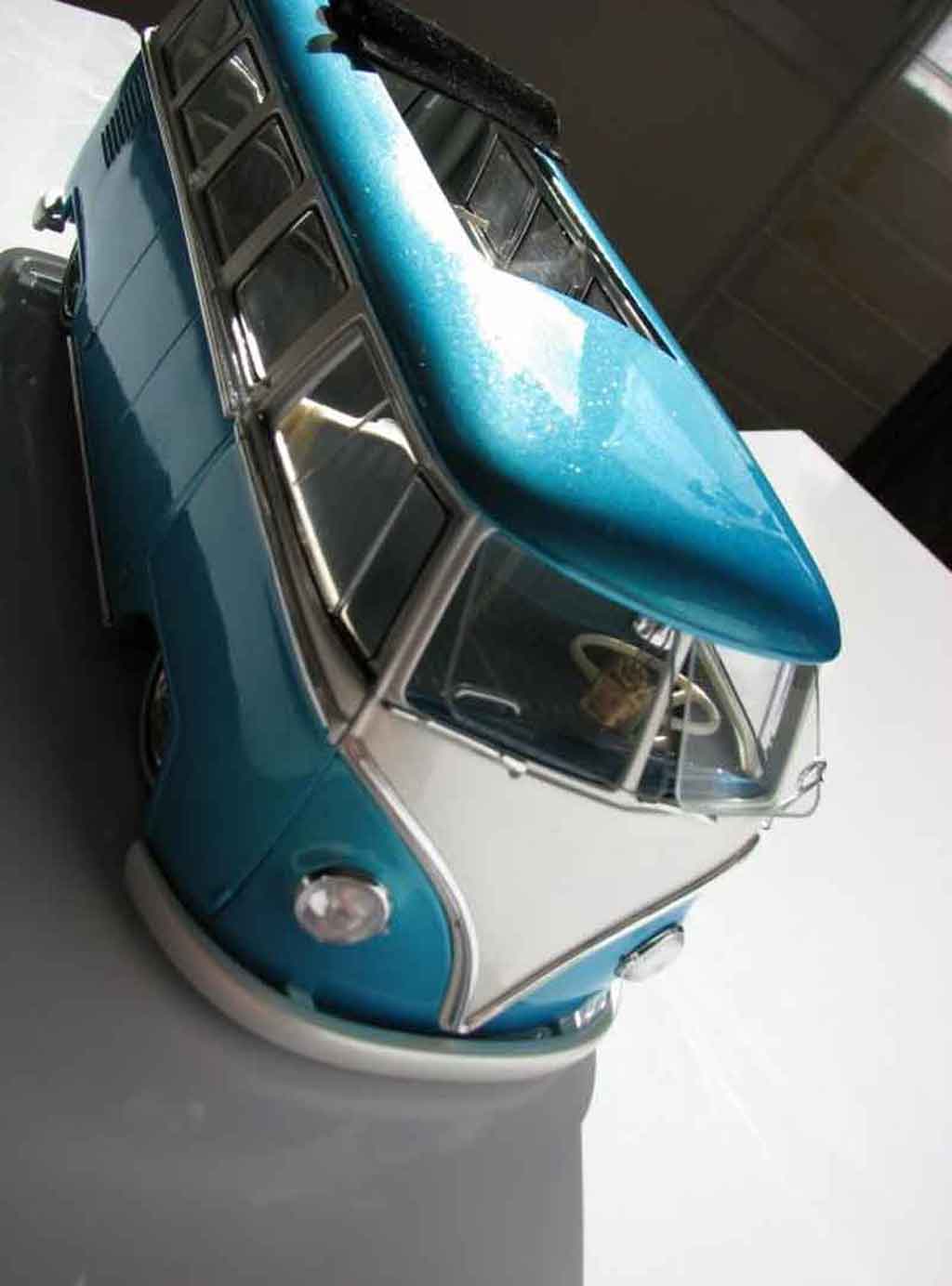 Volkswagen Combi Base low rider 1/18 Welly