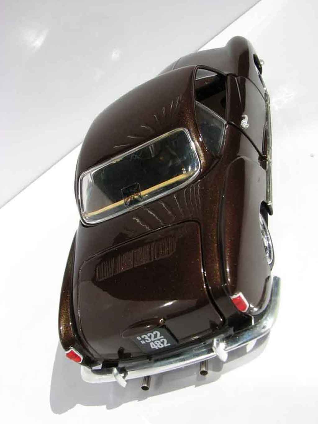 Volkswagen Karmann Base dub 1/18 Solido