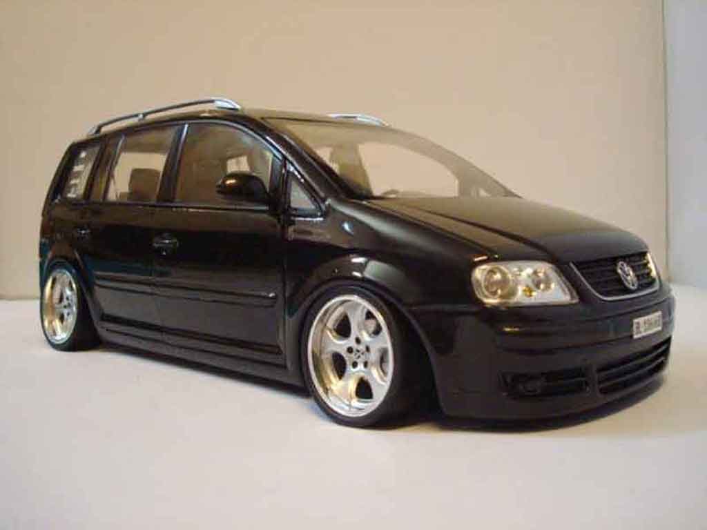 Volkswagen Touran Base zwart jantes porsche 1/18 Shanghai Volkswagen