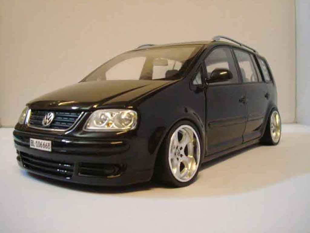 Volkswagen Touran 1/18 Shanghai Volkswagen zwart jantes porsche modelauto