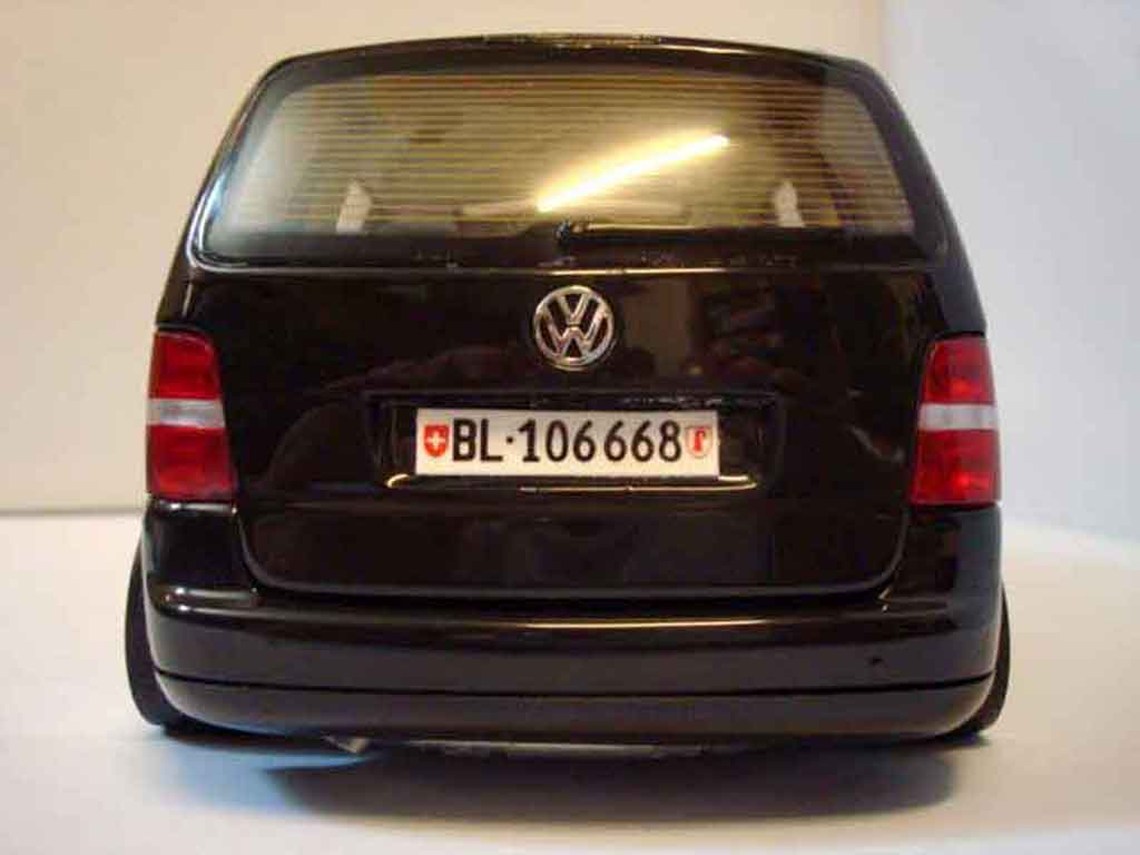 Volkswagen Touran Base zwart jantes porsche 1/18 Shanghai Volkswagen