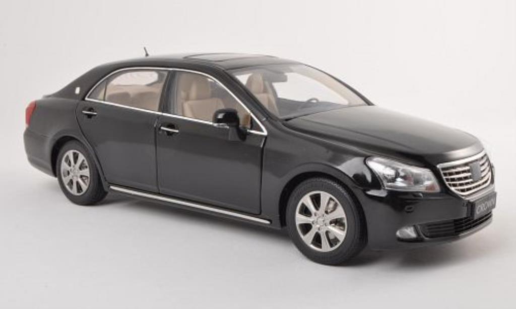 Toyota Crown 1/18 Paudi zwart 2010 modelauto