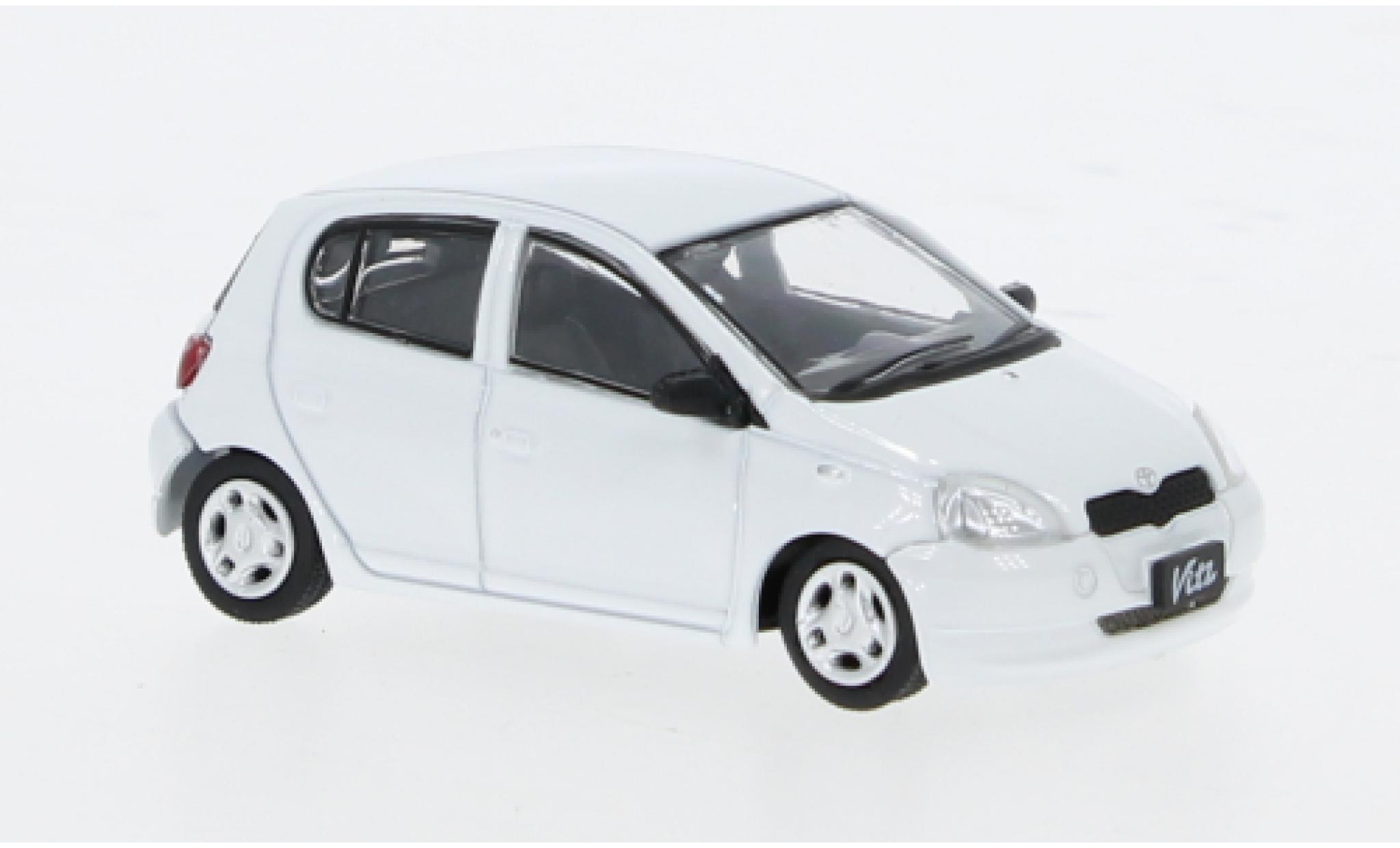 Toyota Yaris 1/64 BM Creations wit 1:64 modelauto