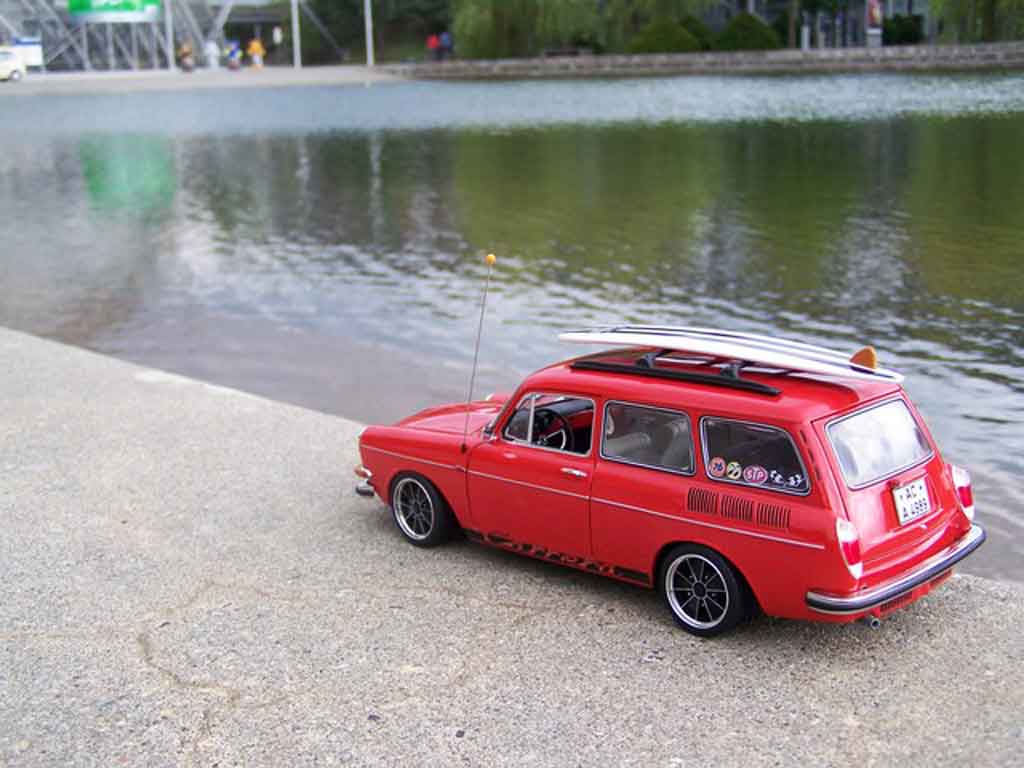 Volkswagen 1600 Base tl old school rood avec brm jantes 1/18 Sun Star