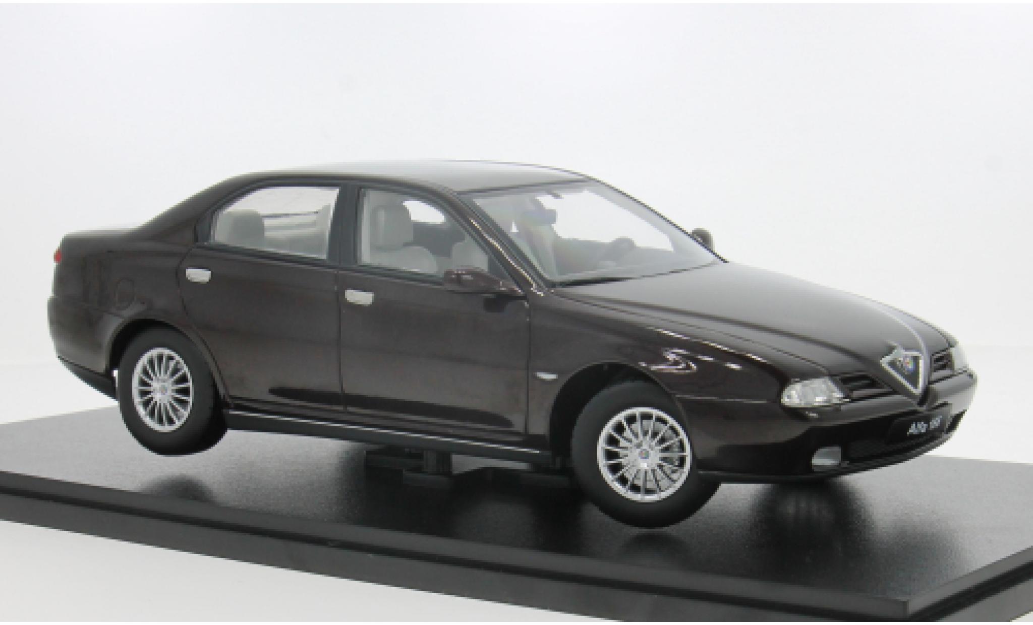 Alfa Romeo 166 1/18 Triple 9 Collection zwart 1999 1:18 modelauto