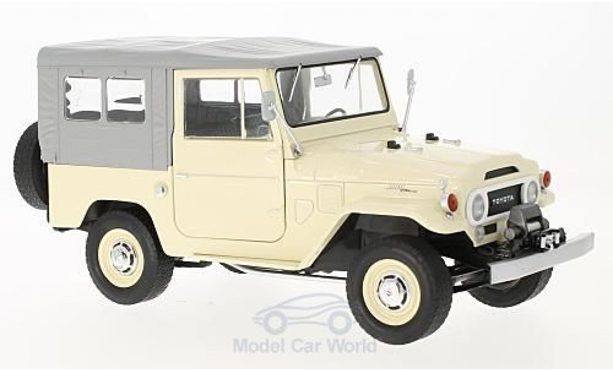 Toyota Land Cruiser 1/18 Triple 9 Collection FJ40 beige/grijs 1967 modelauto