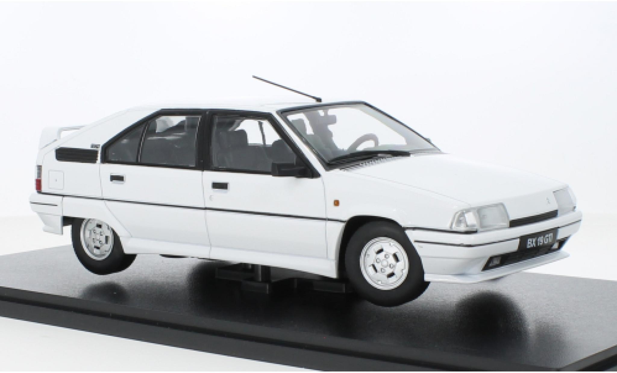 Citroen BX 1/18 Triple 9 Collection GTI wit 1990 modelauto