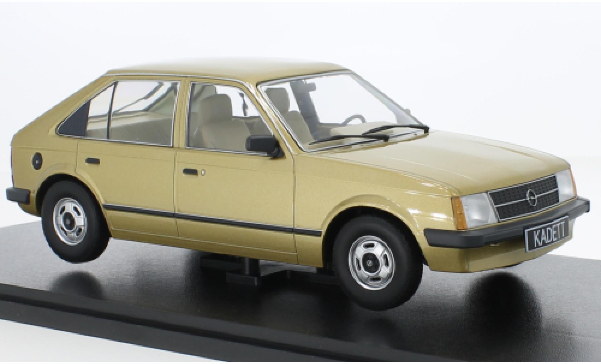 Opel Kadett 1/18 Triple 9 Collection D metallic beige modelauto