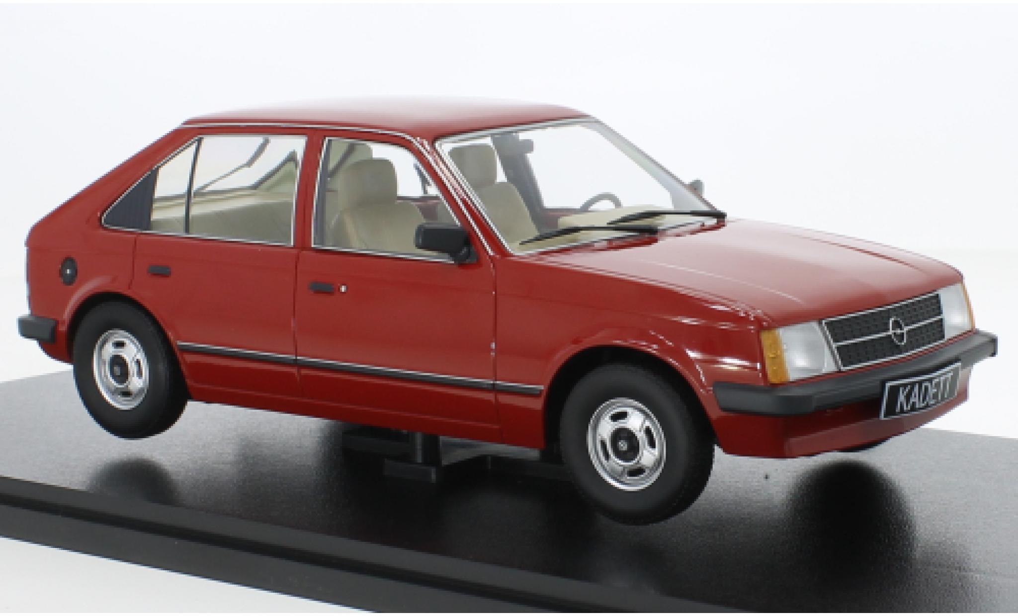 Opel Kadett 1/18 Triple 9 Collection D rood modelauto