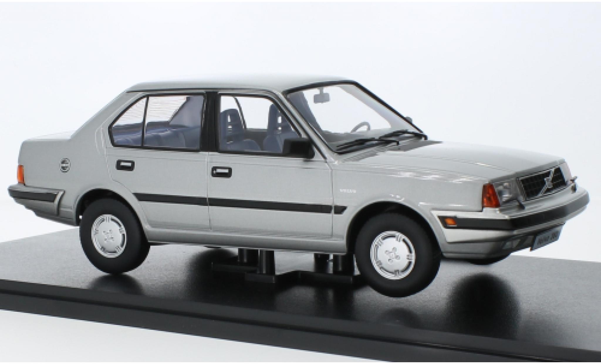 Volvo 360 1/18 Triple 9 Collection d 1987 modelauto