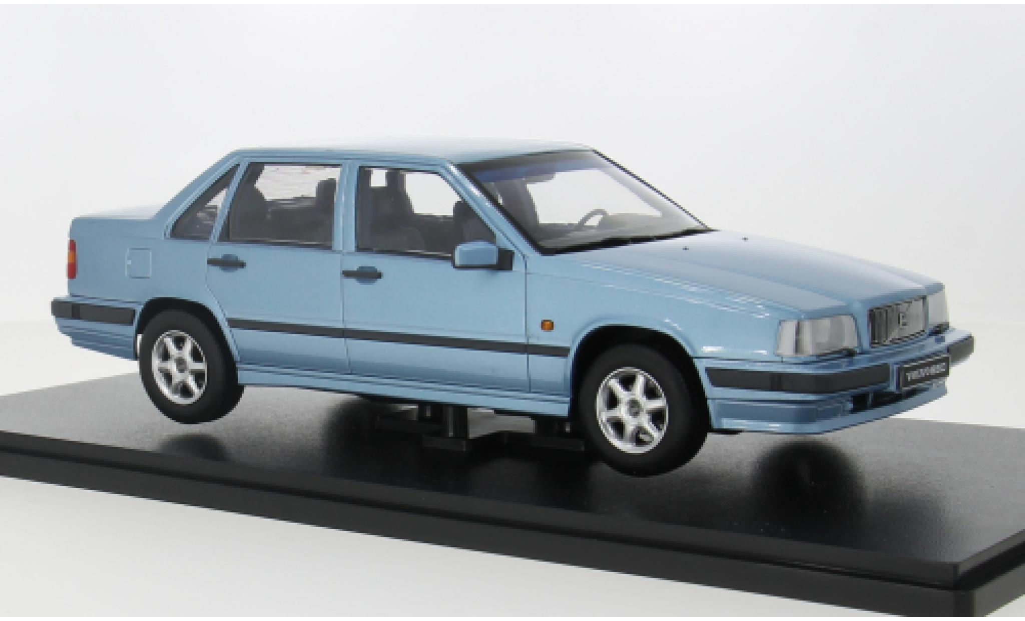 Volvo 850 1/18 Triple 9 Collection blauw 1993 1:18 modelauto