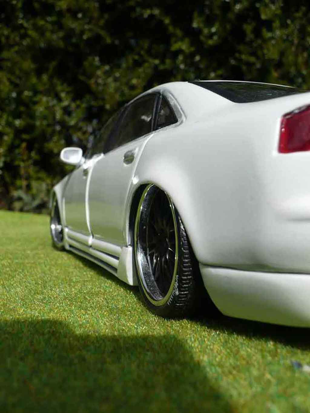 Audi A8 berline dub wit 1/18 Motormax