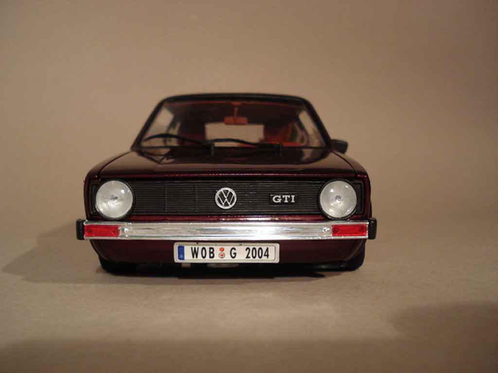 Volkswagen Golf GTI German Look bloc moteur 16s 1/18 Solido