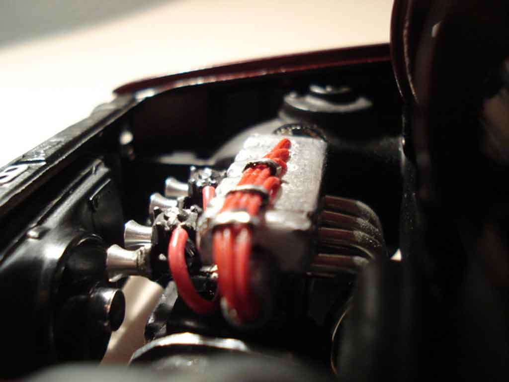 Volkswagen Golf GTI German Look bloc moteur 16s 1/18 Solido