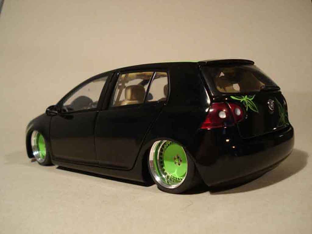 Volkswagen Golf GTI german look flower 1/18 Burago