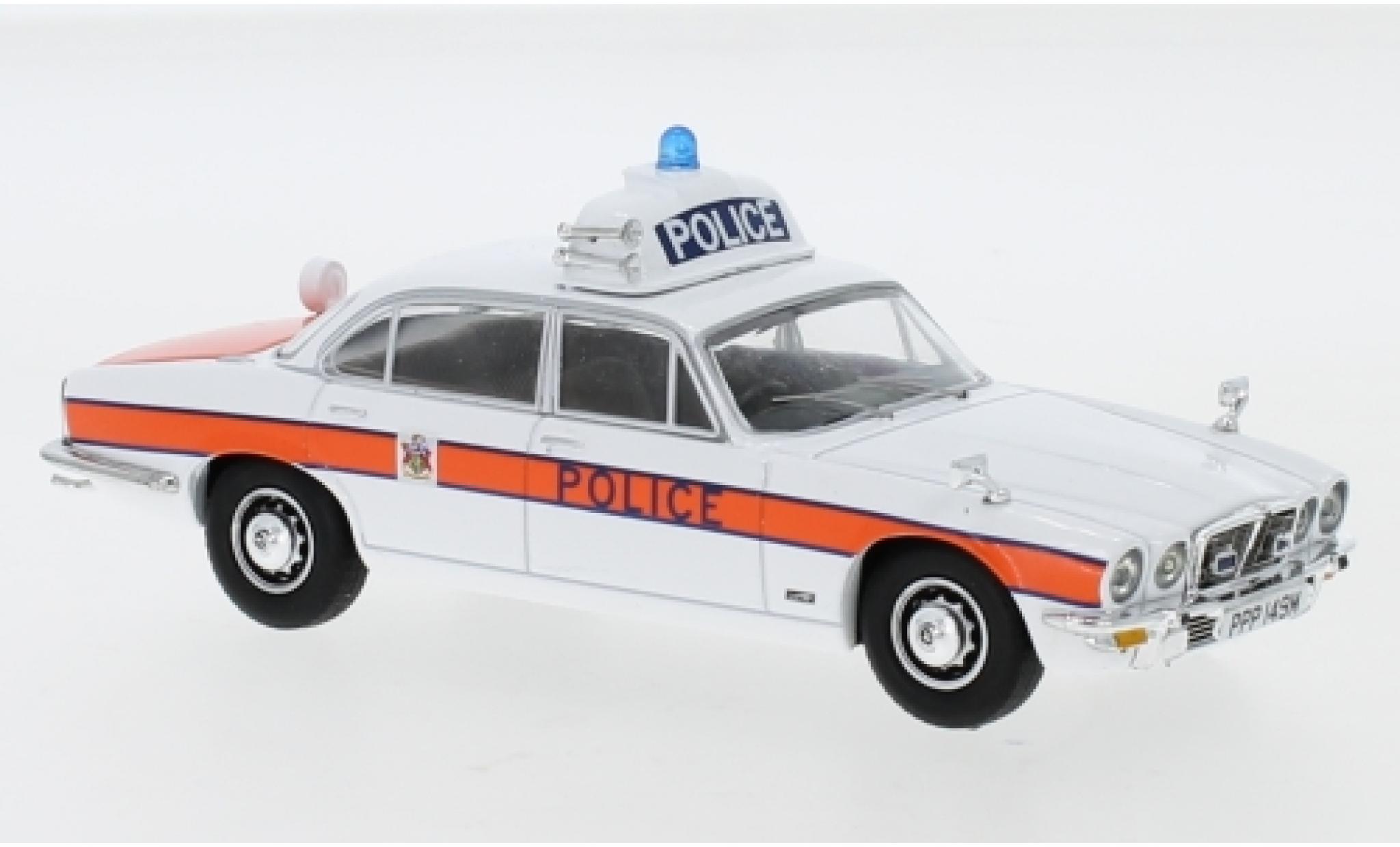 Jaguar XJ 1/43 Vanguards 6 Series II 4.2 RHD Thames Valley Politie modelauto