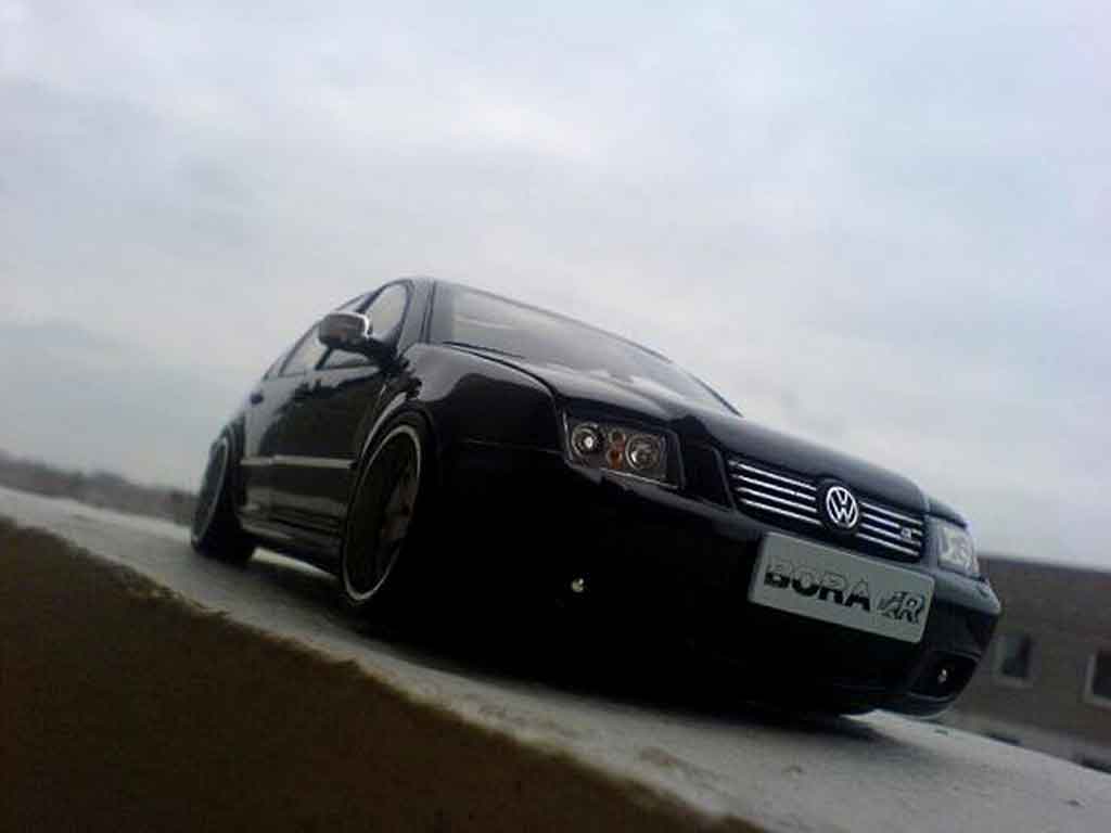 Volkswagen Bora 1/18 Revell r perfect dark modelauto