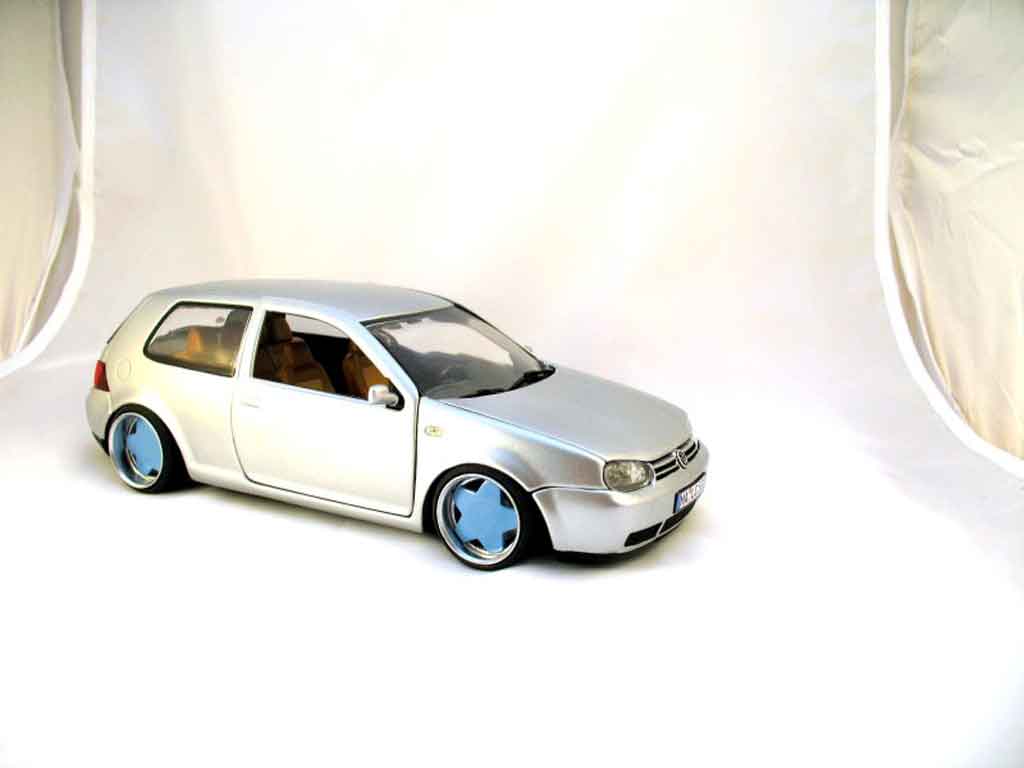 Volkswagen Golf GTI german look jantes borbet type a 1/18 Revell