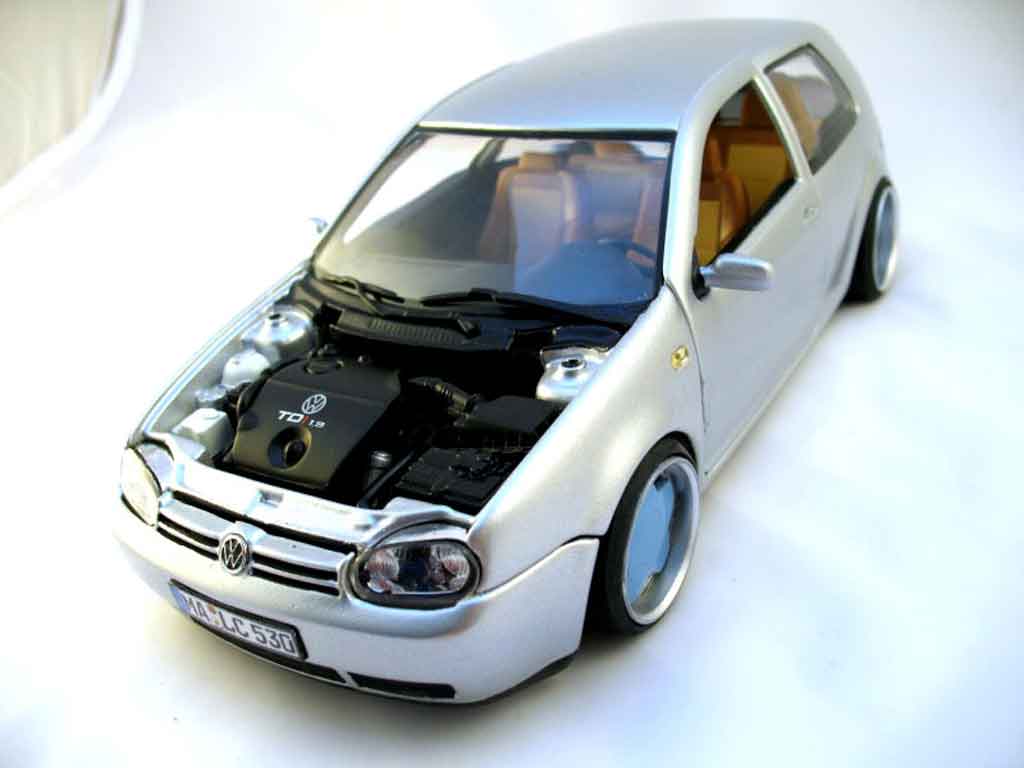 Volkswagen Golf GTI german look jantes borbet type a 1/18 Revell