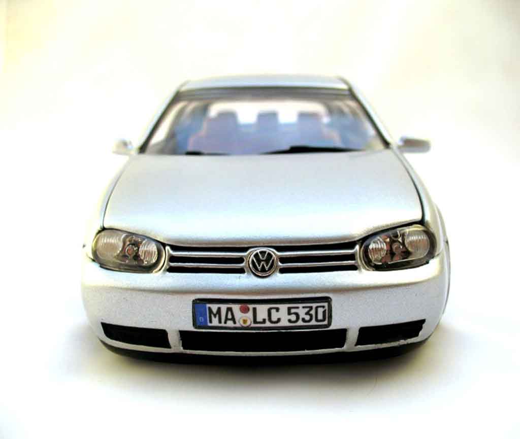 Volkswagen Golf GTI german look jantes borbet type a 1/18 Revell