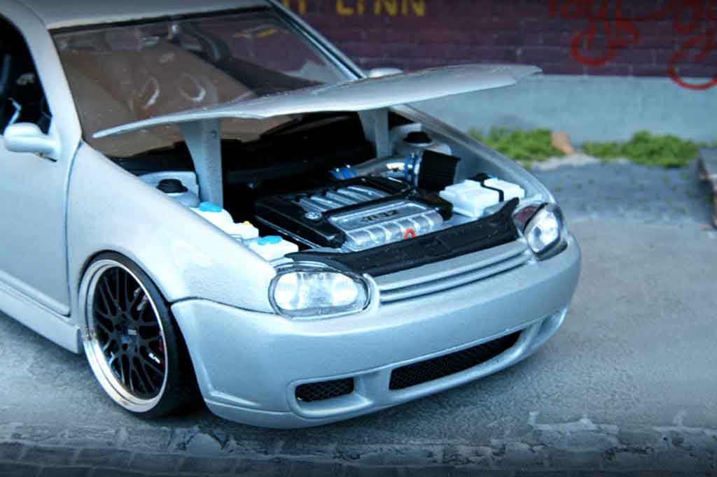 Volkswagen Golf R32 kit carrosserie grijs jantes bbs 18 pouces 1/18 Revell