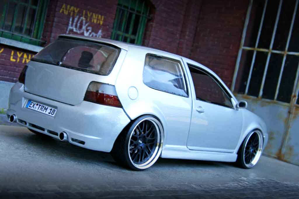 Volkswagen Golf R32 kit carrosserie grijs jantes bbs 18 pouces 1/18 Revell