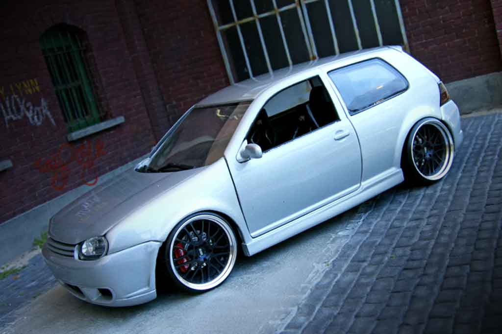 Volkswagen Golf R32 kit carrosserie grijs jantes bbs 18 pouces 1/18 Revell