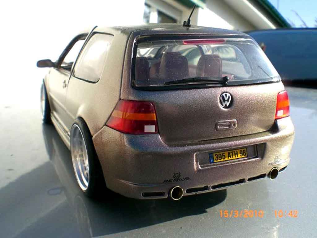 Volkswagen Golf R32 tdi german look kit carrosserie 1/18 Revell