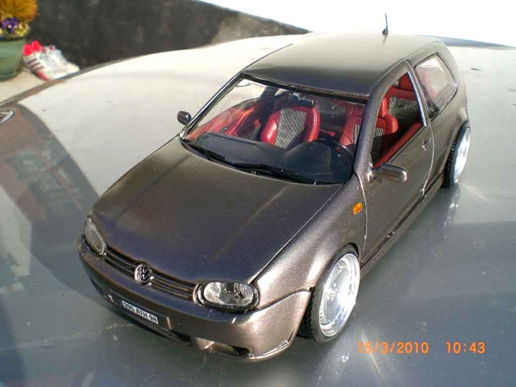 Volkswagen Golf R32 tdi german look kit carrosserie 1/18 Revell