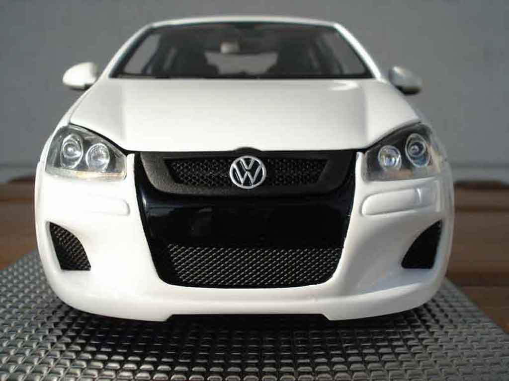 Volkswagen Golf GTI wit hofele spirit 1/18 Norev